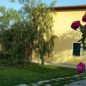 https://casa-laura-imperia.hotelitalianriviera.com