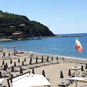 https://beach-paradise.hotelitalianriviera.com
